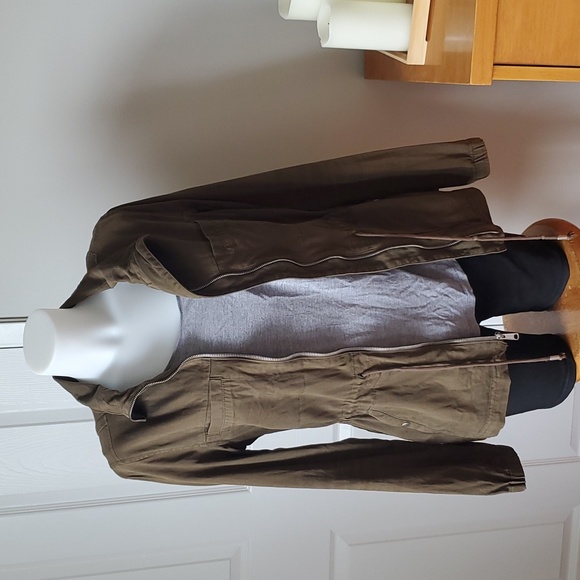 100% cotton utility jacket in olive - Size small tall from old navy - Picture 2 of 6